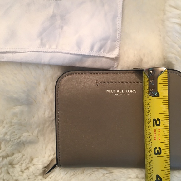 Michael Kors Luxury Collection Taupe Celeste Card Wallet - Picture 4 of 14